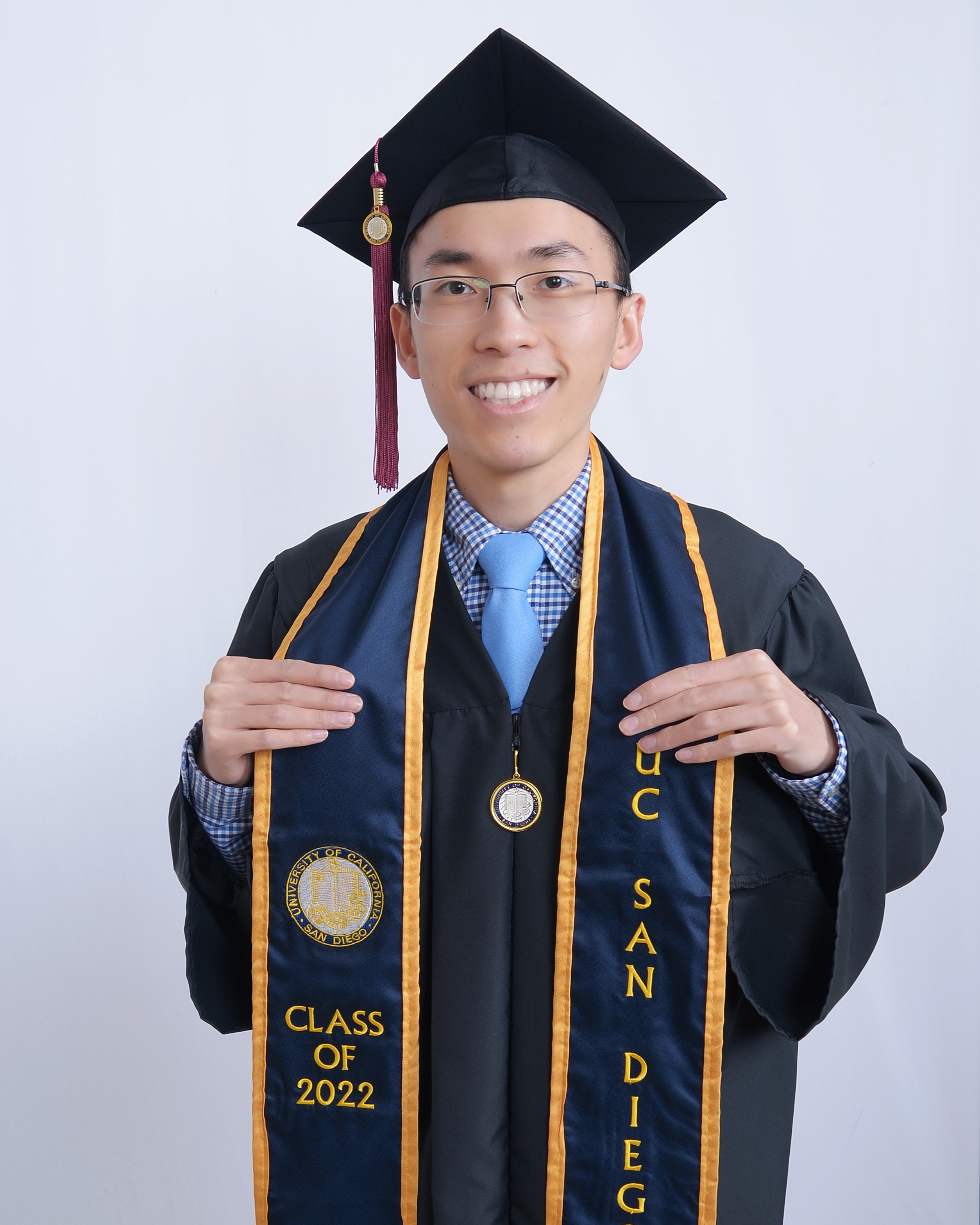 A picture of Jason Lee wearing academic regalia